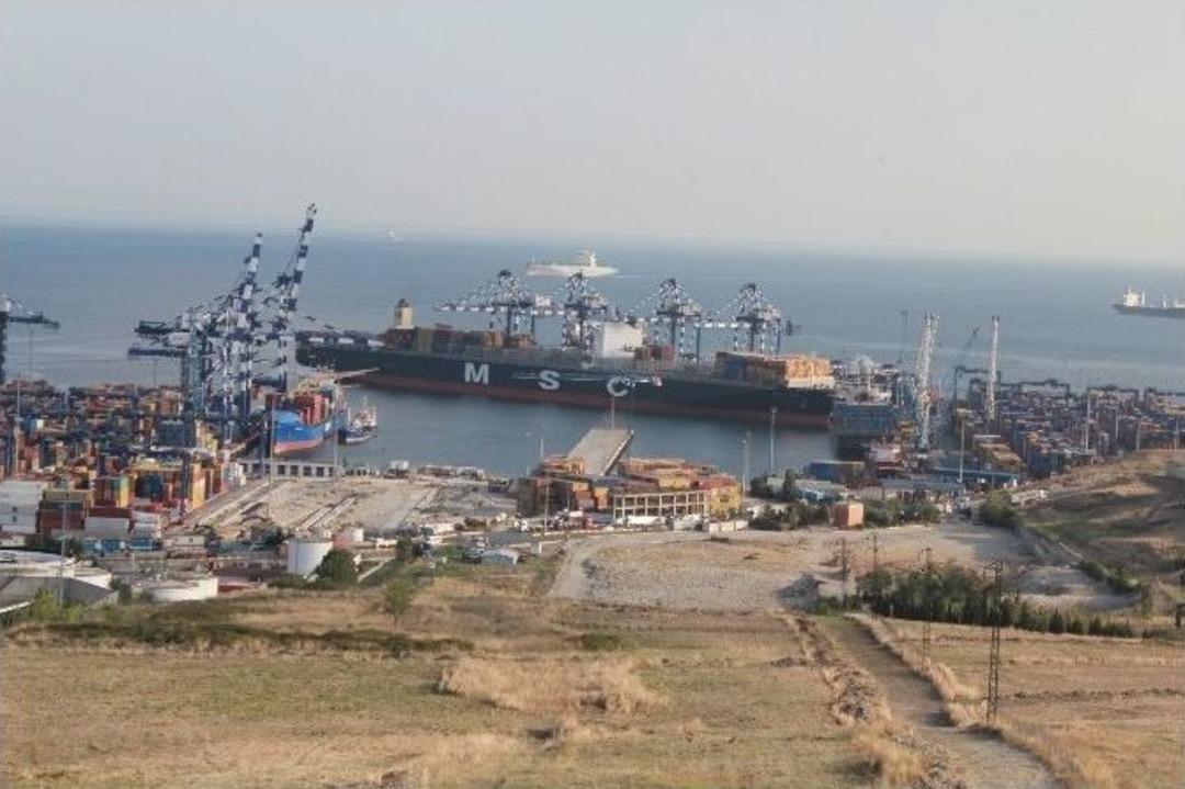 4 Futbol Sahası B&uuml;y&uuml;kl&uuml;ğ&uuml;ndeki &lsquo;msc London&rsquo; Ambarlı Limanı&rsquo;na Geldi