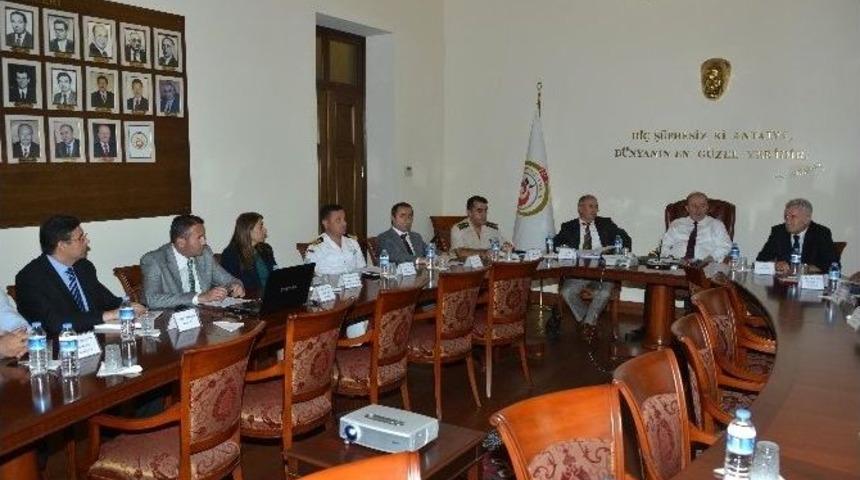 Vali &Ouml;zt&uuml;rk&rsquo;ten, Ka&ccedil;ak Akaryakıt Ve 10 Numara Yağ Talimatı