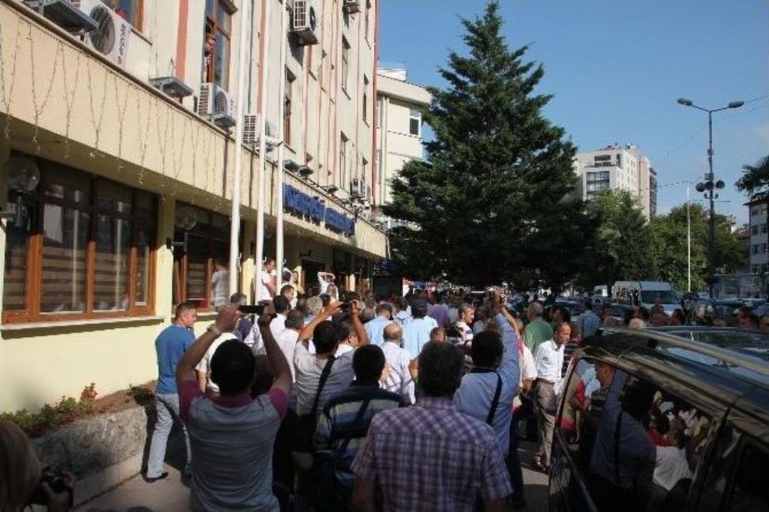 Bir G&uuml;nl&uuml;k Başkan Ortalığı Karıştırdı