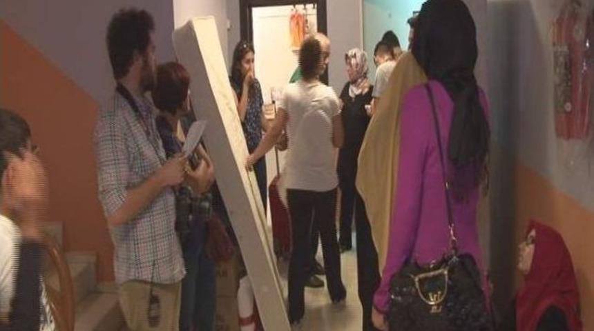 Kocaeli&rsquo;de Hırsızlar Aynı Binada 3 Daireyi Soydu