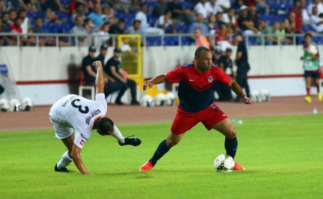 Trafik Kazası Ge&ccedil;iren Futbolcu Yararına Ma&ccedil;