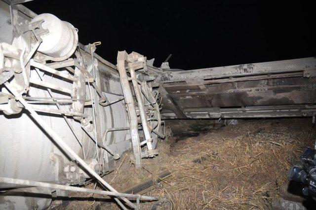 Kayseri'de Yük Treni Devrildi