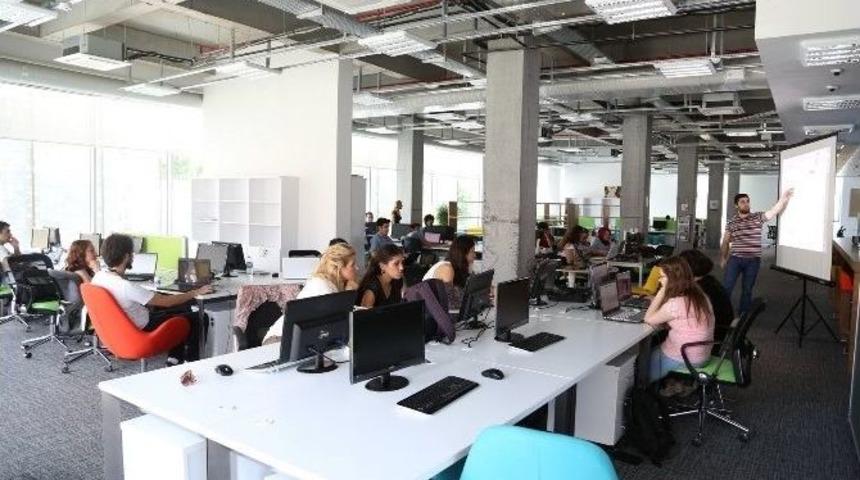 Living Lab&rsquo;da, Android Programlama Eğitimi