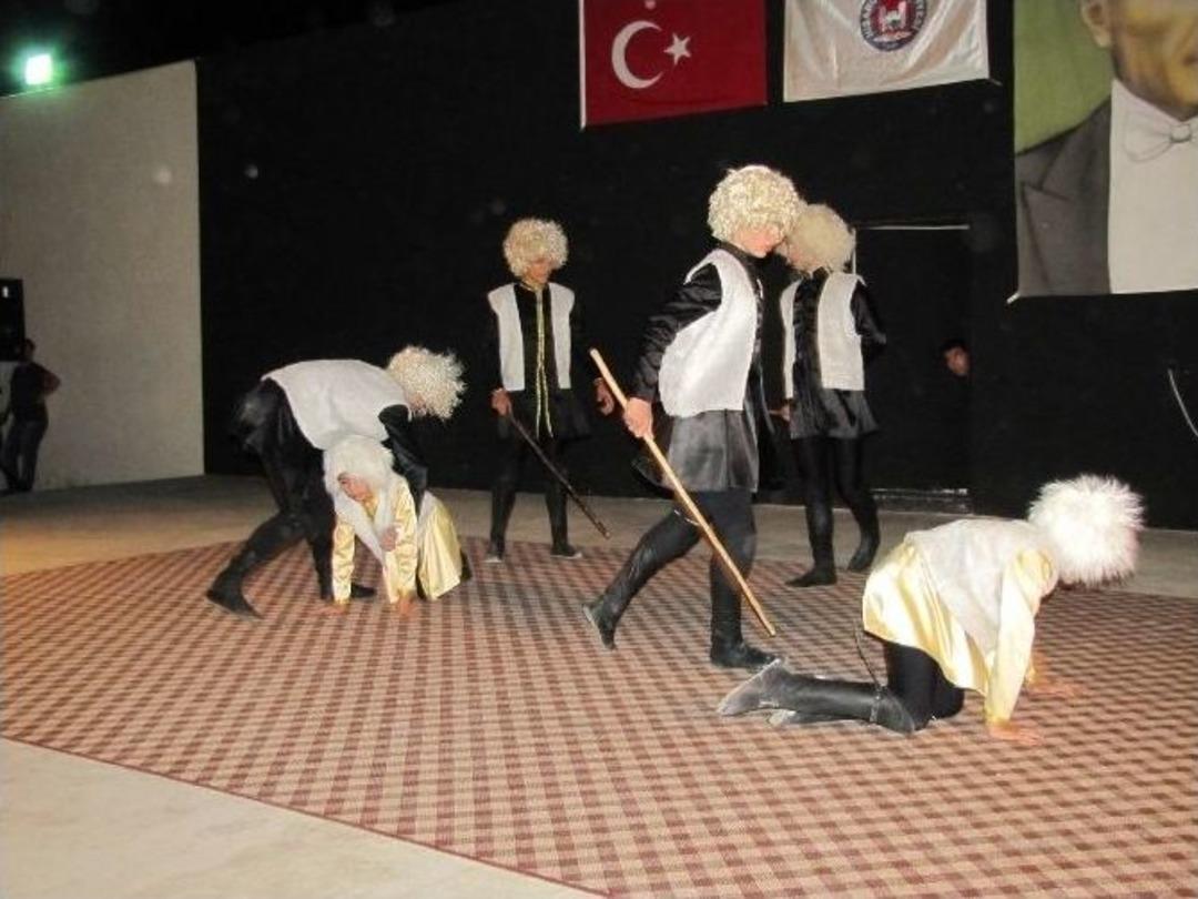 Azerbaycan Halk Dansları Topluluğu G&ouml;sterisi