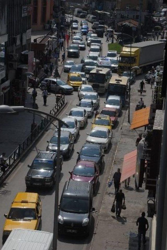 Rampada Kalan Tır Zonguldak Trafiğini Felç Etti