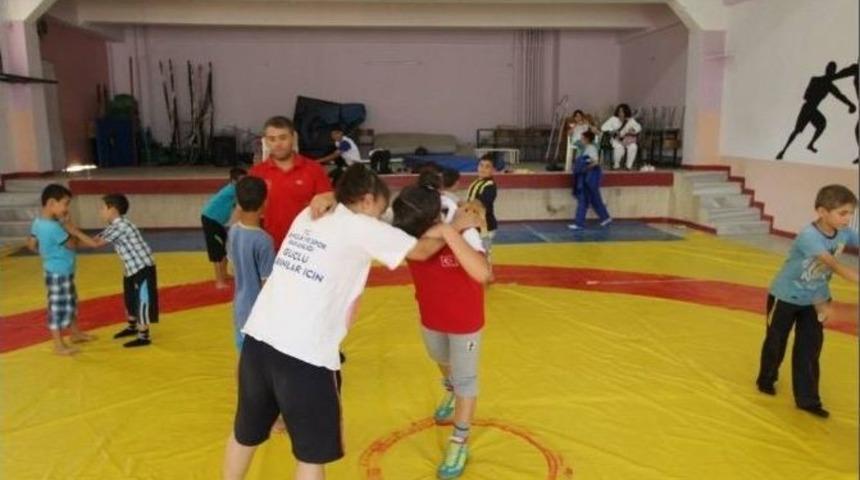 Yaz Spor Okullarında Ata Sporu Güreş