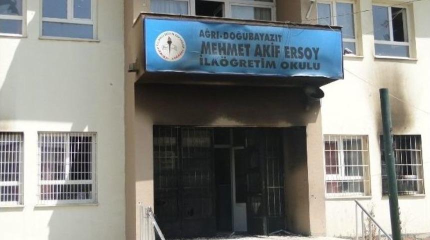 Doğubayazıt&rsquo;ta Bir Okul Kundaklandı