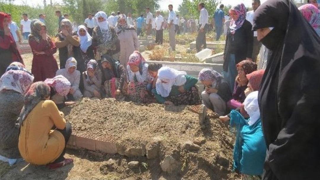 4 &Ccedil;ocuk Birlikte &Ouml;l&uuml;me Gitti, Yan Yana Toprağa Verildiler