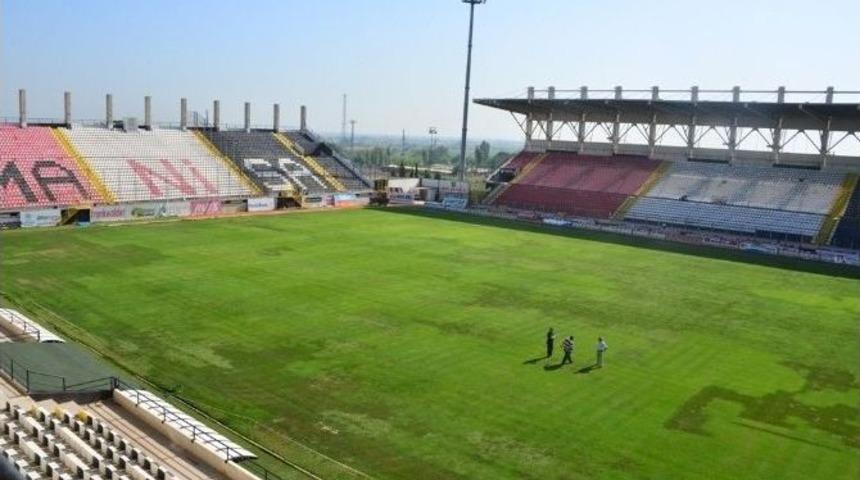 Şehzadeler&rsquo;den 19 Mayıs Stadı&rsquo;na Temizlik Desteği