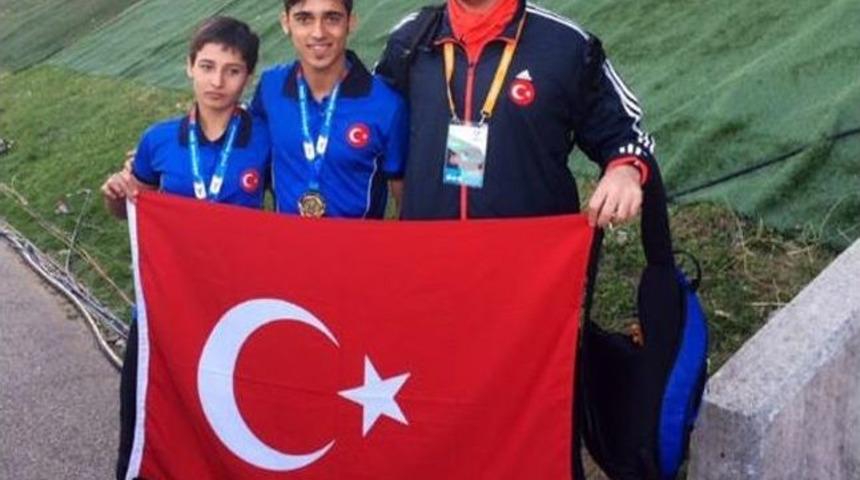 &Ouml;znur, Avrupa&rsquo;yı Sallıyor