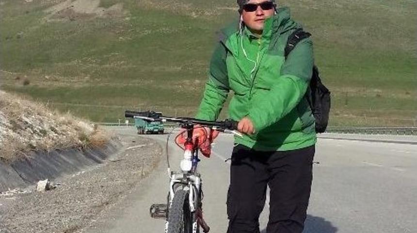 Obeziteye Karşı Ve &Ccedil;evre Duyarlılığı İ&ccedil;in Haberlere Bisikletiyle Gidiyor