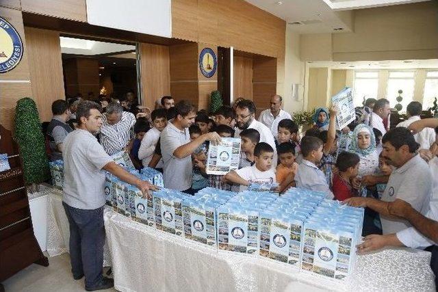 Şahinbey Belediyesi 800 Öğrenciye Kuran-ı Kerim Hediye Etti