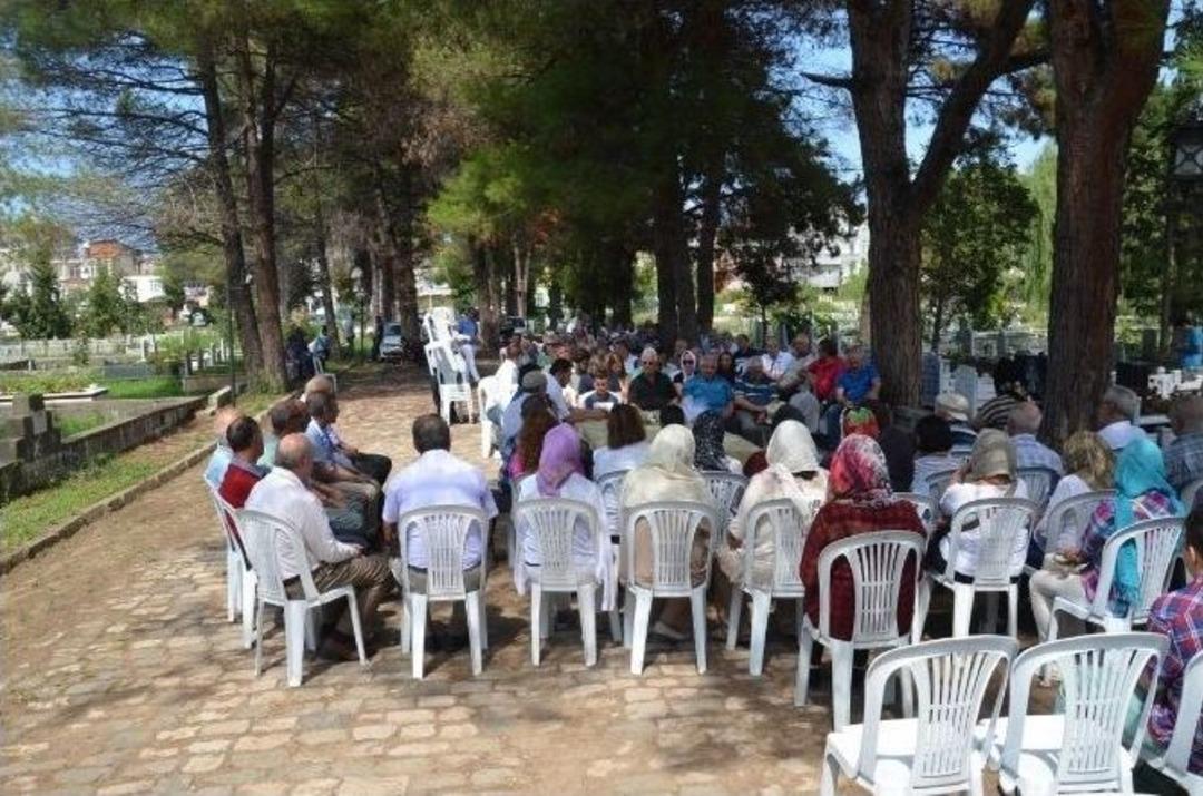 Eski Milletvekili Tandoğdu Mezarı Başında Anıldı