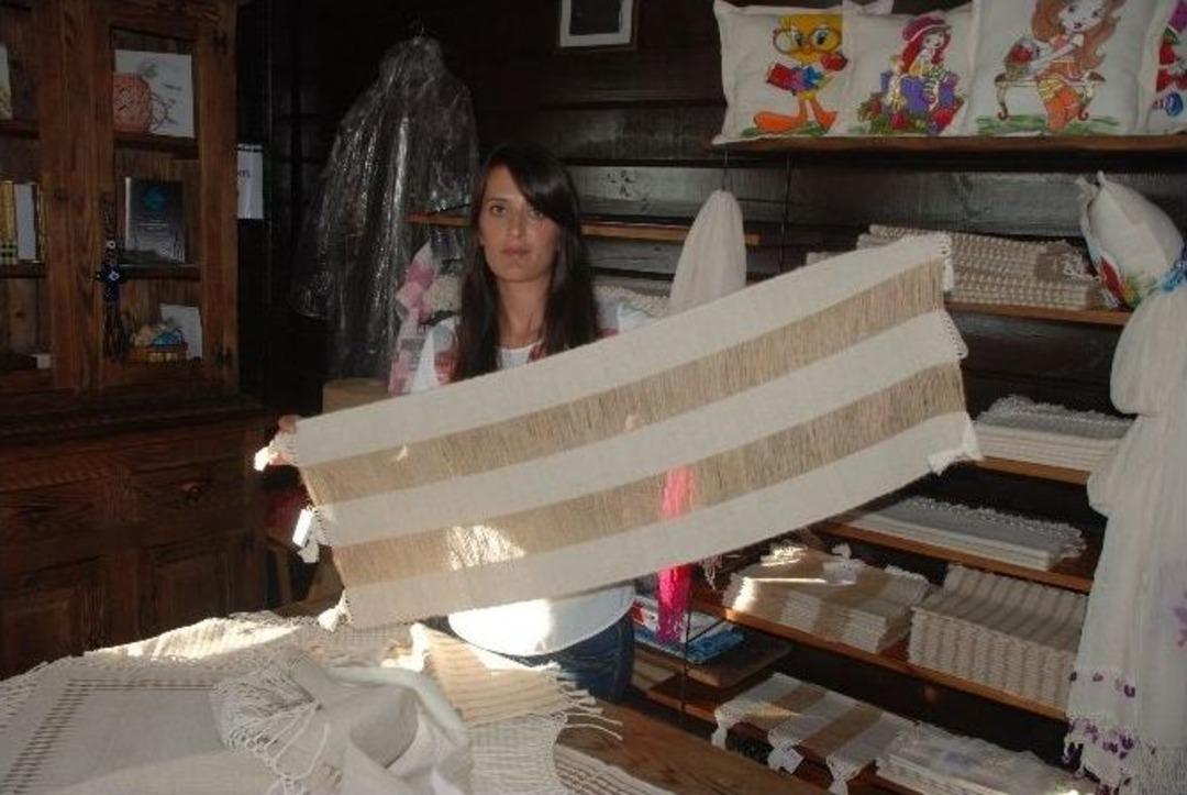 2 Bin Yıllık El Dokumacılığı Sanatı Yaşatılmaya &Ccedil;alışılıyor