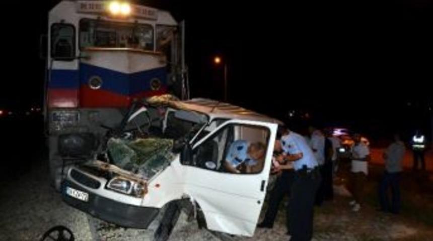 Trenin &Ccedil;arptığı Minib&uuml;s Şof&ouml;r&uuml; Hayatını Kaybetti