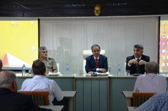 Vali Tapsız, Kilis’in Kanaat Önderleriyle Toplantı Yaptı