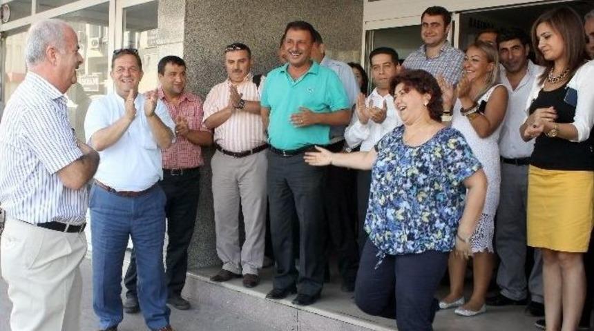 Aliağa 8 Başkanla &Ccedil;alışan M&uuml;d&uuml;r&uuml; Emekliliğe Uğurladı