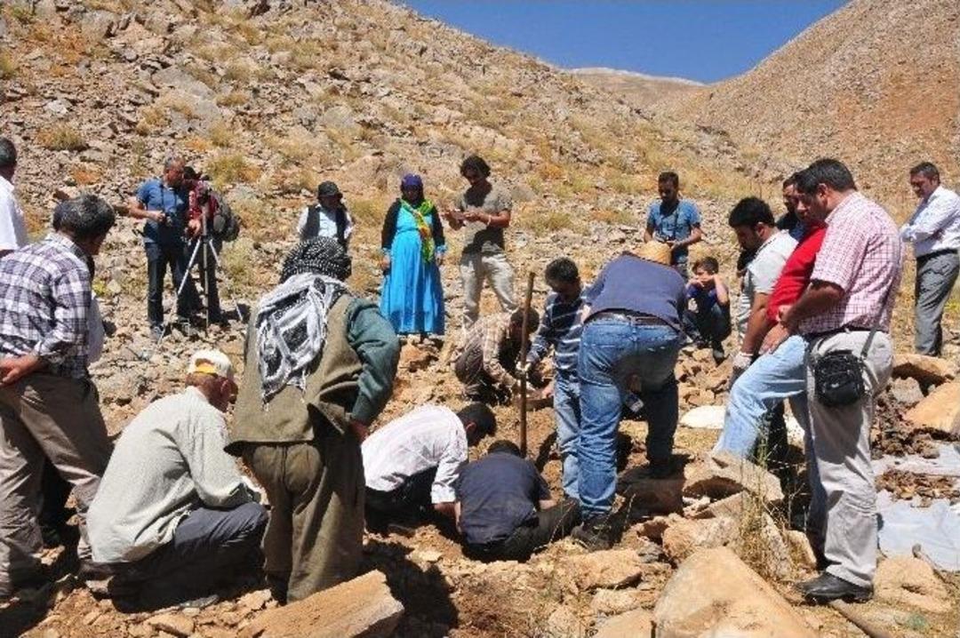 Van&rsquo;da 26 Pkk&rsquo;lının Olduğu İddia Edilen Toplu Mezar A&ccedil;ıldı