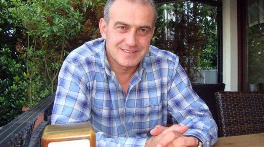 Adalet Bakanlığı M&uuml;steşarı İpek, Kardeşini Son Yolculuğuna Uğurladı