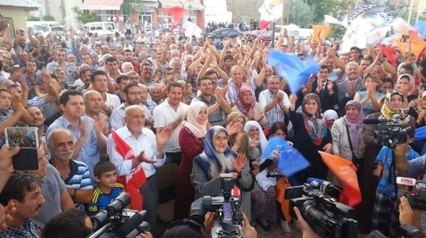 Davutoğlu&rsquo;nun Memleketinde B&uuml;y&uuml;k Sevin&ccedil;