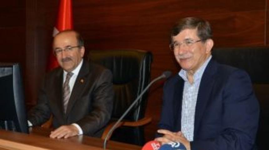 Başkan G&uuml;mr&uuml;k&ccedil;&uuml;oğlu, Davutoğlu&rsquo;nu Tebrik Etti