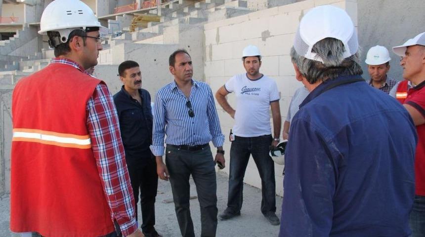 Başkan Otyakmaz, Sivas 4 Eyl&uuml;l Stadı'nı Inceledi