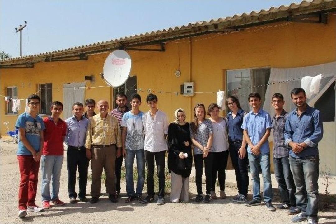 Manisalı Gen&ccedil;lerden M&uuml;ltecilere Ziyaret