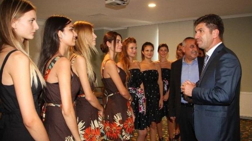 Başkanlar Finalist G&uuml;zelleri Kampta Ziyaret Etti