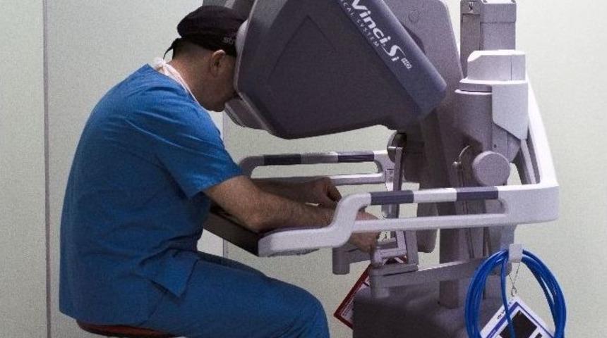 Gazi&rsquo;de Robotla 3 Boyutlu Kanser Ameliyatı