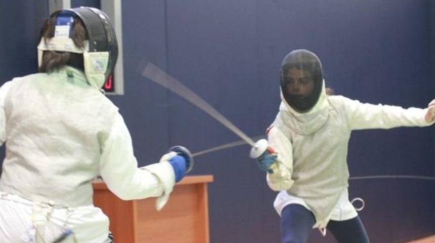 B&uuml;y&uuml;kşehirli Eskrimciler, Yazında &Ccedil;alışıyor