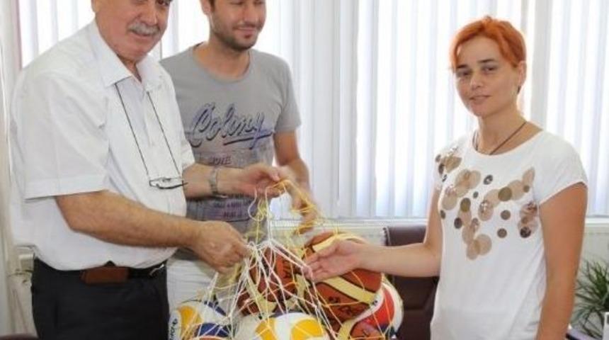 Kırklareli Belediyesi&rsquo;nden Spor Malzemesi Yardımı