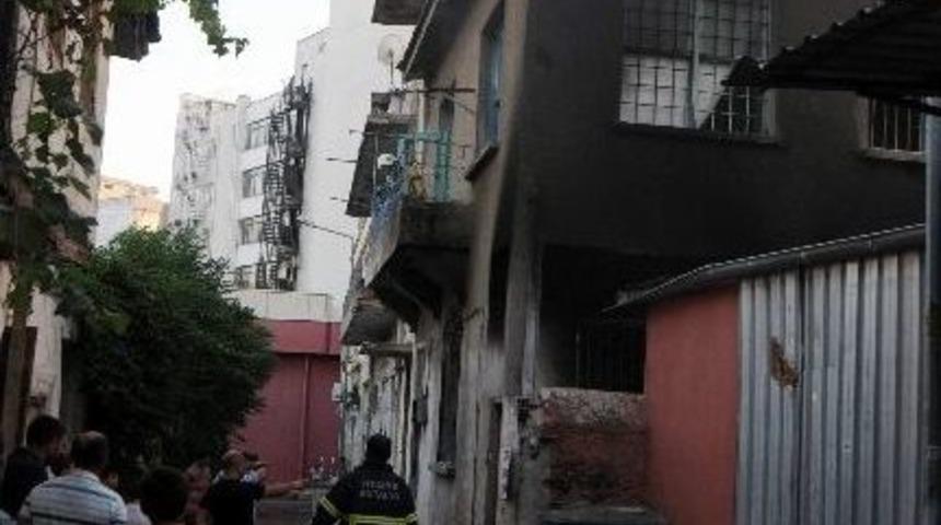 Antalya&rsquo;da Giriş Kattaki Yangın Korkuttu