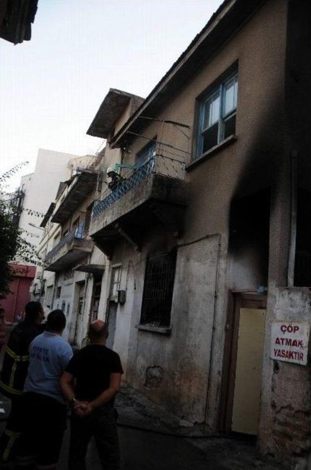 Antalya’da Giriş Kattaki Yangın Korkuttu