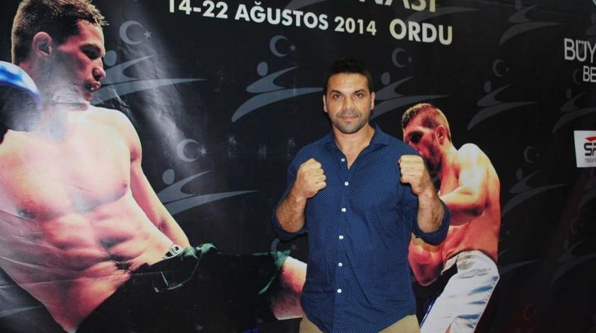 Kick Boks Yaparken Dizilerde Oynamaya Başladı