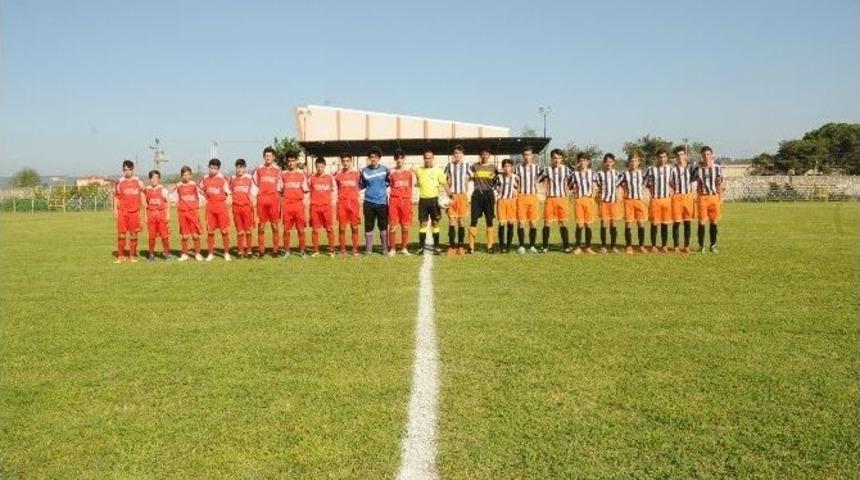 Spor Tesisleri Yeni Zeminleriyle Spor Kul&uuml;plerinin Hizmetinde