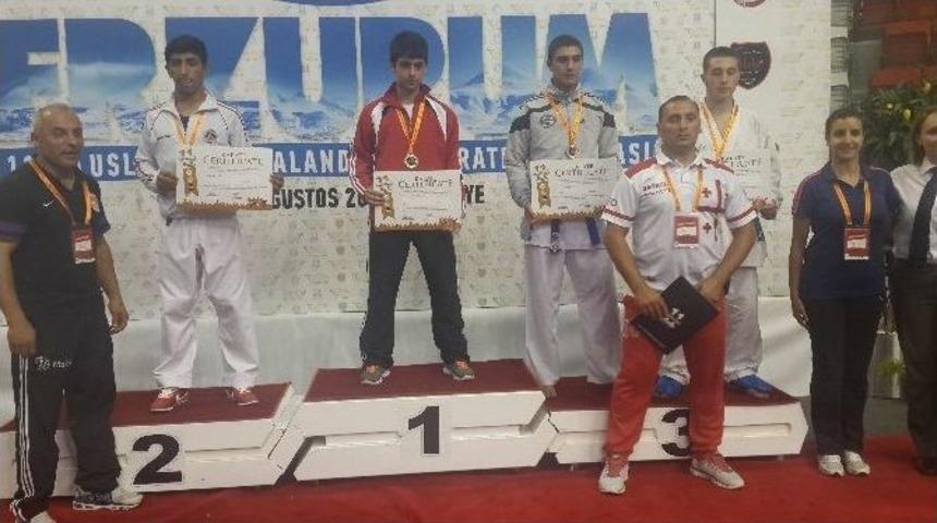 Karateciler 6 Madalya İle D&ouml;nd&uuml;