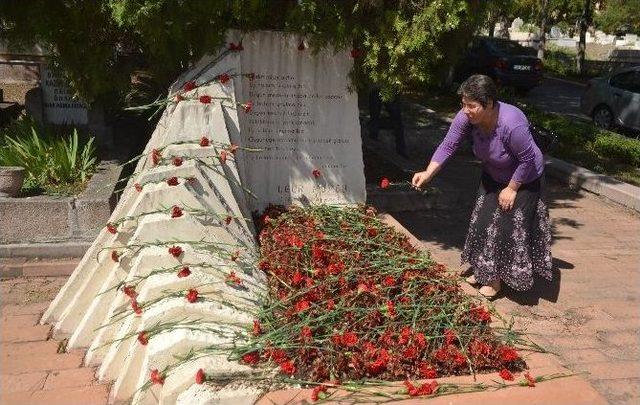 Uğur Mumcu 72. Yaş Gününde Mezarı Başında Anıldı