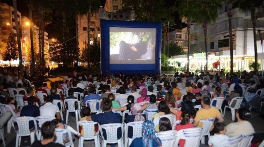 Kumluca&rsquo;da Yazlık Sinema Keyfi
