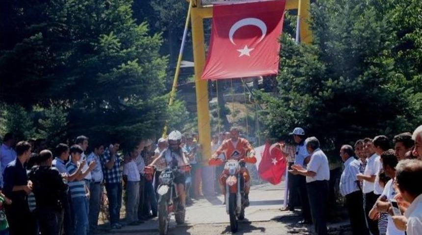 T&uuml;rkiye Enduro Yarışı&rsquo;nın Seremoni Startı Verildi