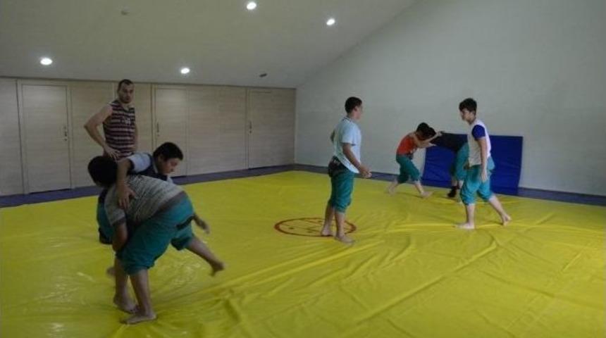 Minik Pehlivanlar Er Meydanına Hazırlanıyor