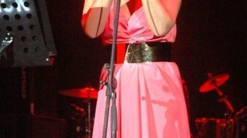 Aynur Doğan Bodrum’da Sahneye Çıktı