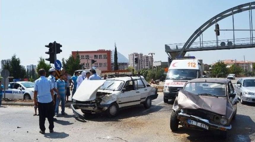 Kozan&rsquo;da Trafik Kazası: 2 Yaralı