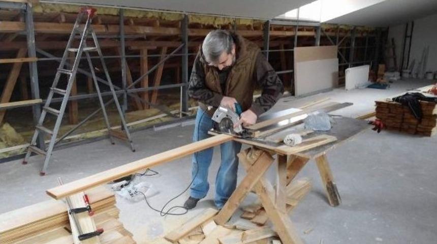 Okul M&uuml;d&uuml;r&uuml; Ve &Ouml;ğretmenler Kendi Okullarını İmar Etti