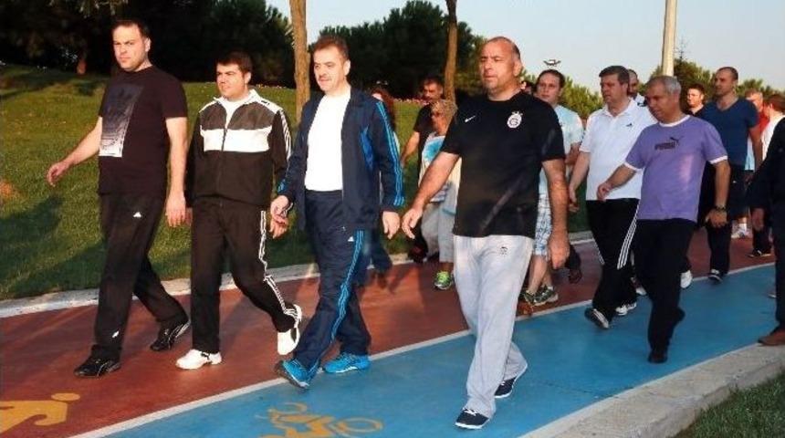 Başkan Tahsin Usta, Gaziosmanpaşa Personeliyle Sabah Y&uuml;r&uuml;y&uuml;ş&uuml;nde