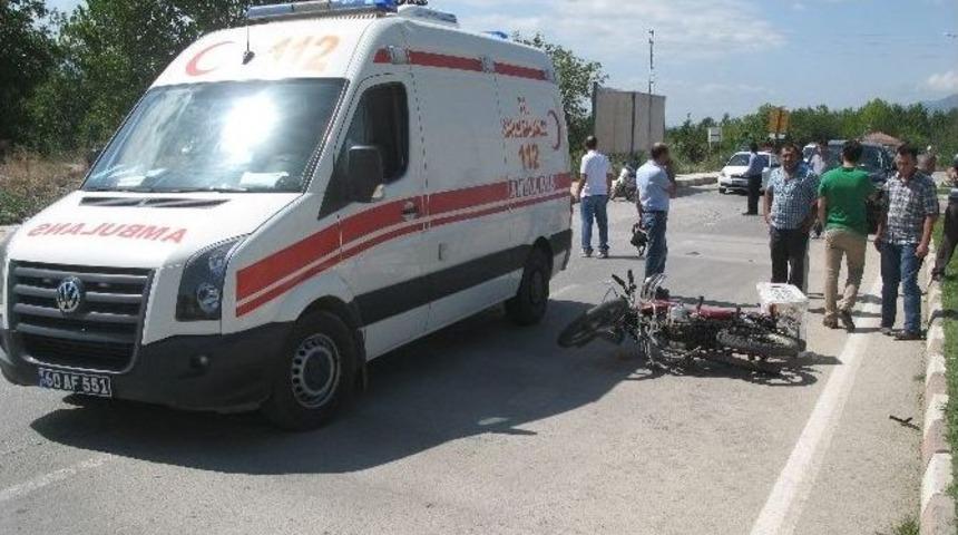 Motosiklet İle Pikap &Ccedil;arpıştı: 2 Yaralı