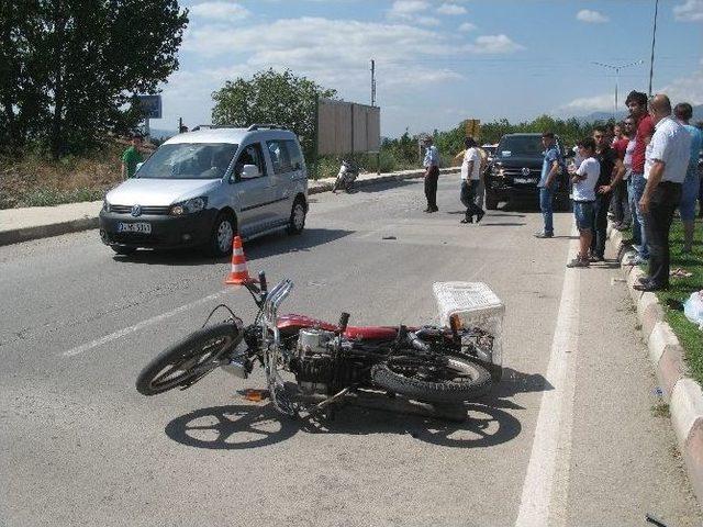 Motosiklet İle Pikap &Ccedil;arpıştı: 2 Yaralı 1
