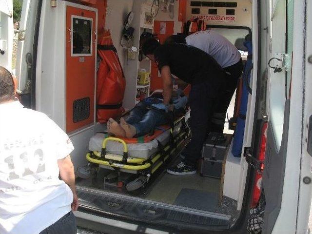 Motosiklet İle Pikap &Ccedil;arpıştı: 2 Yaralı 2