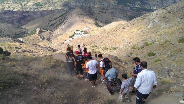 Kayalık Alanda Düşen Kadına AFAD'dan Yardım Eli