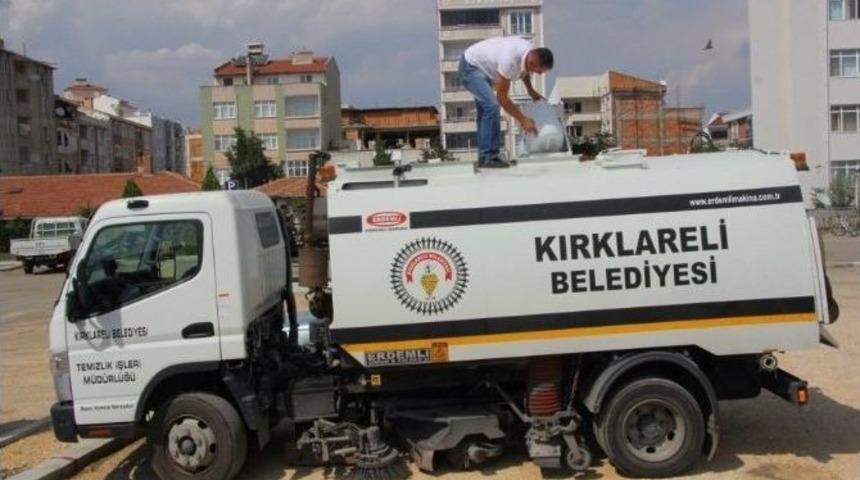 Kırklareli Belediyesi Caddeleri Sabunlu Suyla Temizliyor