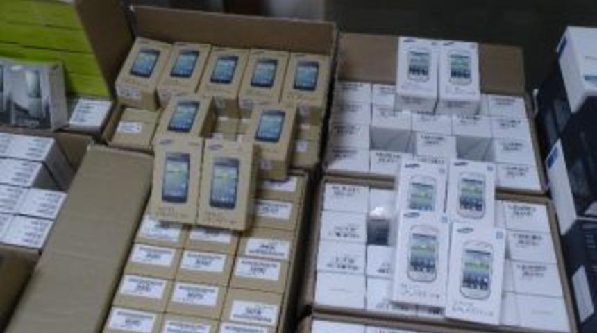 60 Adet Ka&ccedil;ak Cep Telefonu Ele Ele Ge&ccedil;irildi